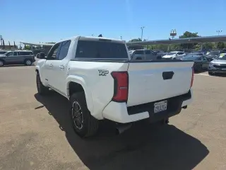 Toyota Tacoma 2024 4x2 SR5 4dr Double Cab 5.0 ft SB