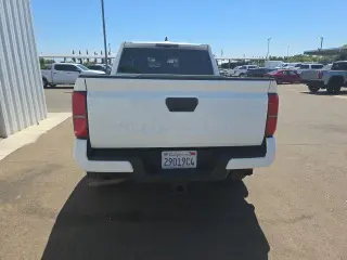 Toyota Tacoma 2024 4x2 SR5 4dr Double Cab 5.0 ft SB