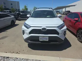 Toyota RAV4 2025 AWD XLE Premium 4dr SUV
