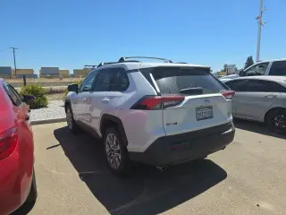 Toyota RAV4 2025 AWD XLE Premium 4dr SUV