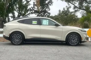 Ford Mustang Mach-E 2025 AWD Premium 4dr SUV