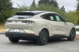 Ford Mustang Mach-E 2025 AWD Premium 4dr SUV