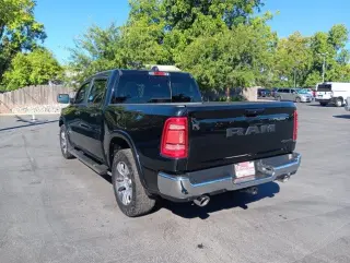 Ram 1500 2022 4x4 Laramie 4dr Crew Cab 5.6 ft. SB Pickup