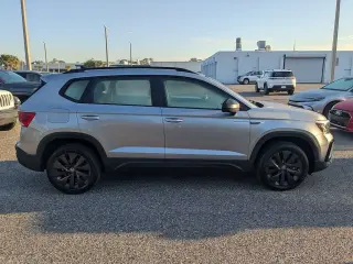 Volkswagen Taos 2024 S 4dr SUV