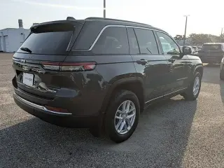 Jeep Grand Cherokee 2025 4x2 Laredo X 4dr SUV