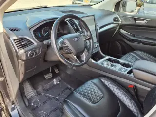 Ford Edge 2023 AWD Titanium 4dr Crossover
