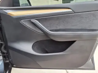 Tesla Model Y 2023 AWD Long Range 4dr Crossover