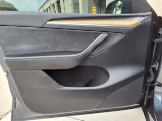 Tesla Model Y 2023 AWD Long Range 4dr Crossover