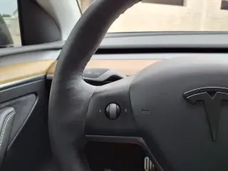 Tesla Model Y 2023 AWD Long Range 4dr Crossover