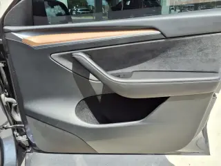 Tesla Model Y 2023 AWD Performance 4dr Crossover