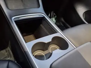 Tesla Model Y 2023 AWD Performance 4dr Crossover