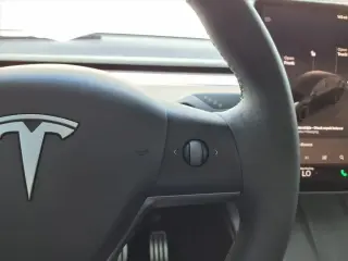 Tesla Model Y 2023 AWD Performance 4dr Crossover