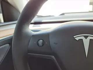Tesla Model Y 2023 AWD Performance 4dr Crossover