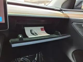 Tesla Model Y 2023 AWD Performance 4dr Crossover