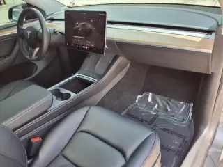 Tesla Model Y 2023 AWD Performance 4dr Crossover