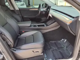 Tesla Model Y 2023 AWD Performance 4dr Crossover