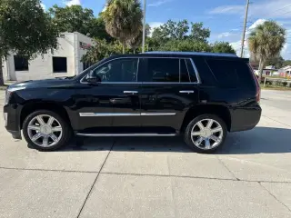 Cadillac Escalade 2019 Luxury 4dr SUV