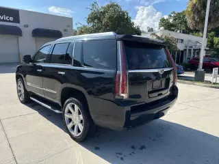 Cadillac Escalade 2019 Luxury 4dr SUV