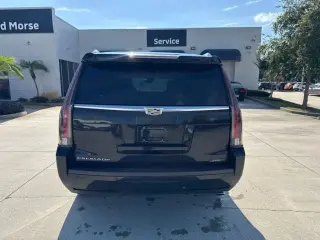 Cadillac Escalade 2019 Luxury 4dr SUV
