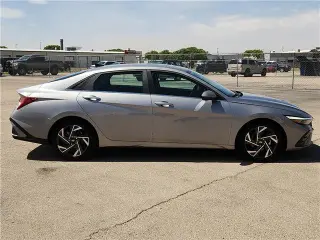 Hyundai ELANTRA 2025 Limited 4dr Sedan