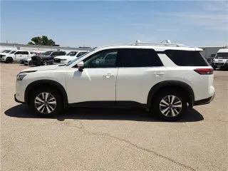 Nissan Pathfinder 2023 SL 4dr SUV