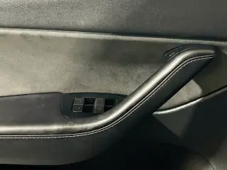 Tesla Model Y 2021 AWD Performance 4dr Crossover