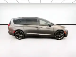 Chrysler Pacifica 2023 Limited 4dr Mini-Van