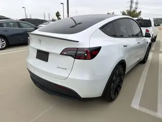 Tesla Model Y 2023 AWD Performance 4dr Crossover