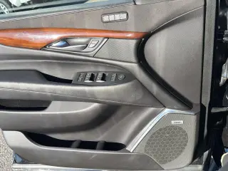 Cadillac Escalade 2018 Premium Luxury 4dr SUV