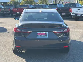 Toyota Camry 2025 SE 4dr Sedan