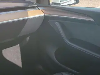 Tesla Model Y 2024 AWD Long Range 4dr Crossover