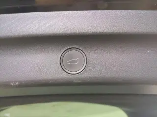 Tesla Model Y 2023 AWD Long Range 4dr Crossover