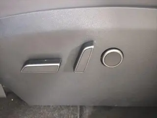 Tesla Model Y 2023 AWD Long Range 4dr Crossover