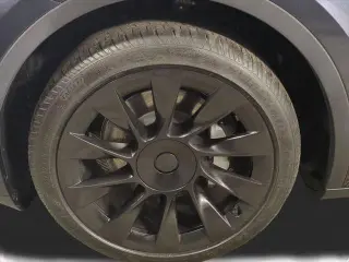 Tesla Model Y 2024 AWD Long Range 4dr Crossover