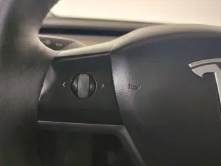 Tesla Model Y 2024 AWD Long Range 4dr Crossover