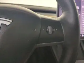Tesla Model Y 2024 AWD Long Range 4dr Crossover