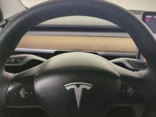 Tesla Model Y 2024 AWD Long Range 4dr Crossover