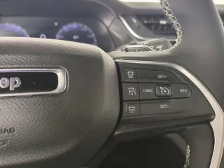 Jeep Grand Cherokee 2025 4x4 Laredo 4dr SUV