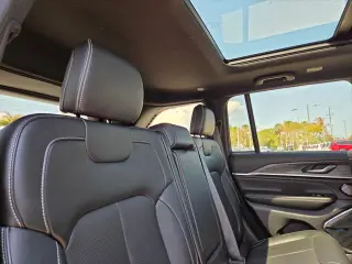 Jeep Grand Cherokee 2022 4x2 Overland 4dr SUV (midyear release)