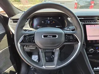 Jeep Grand Cherokee 2022 4x2 Overland 4dr SUV (midyear release)