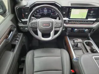 GMC Sierra 1500 2022 4x4 SLT 4dr Crew Cab 5.8 ft. SB
