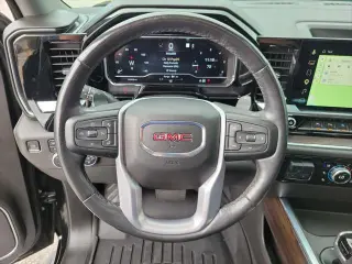 GMC Sierra 1500 2022 4x4 SLT 4dr Crew Cab 5.8 ft. SB