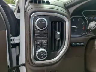 GMC Sierra 3500HD 2020 4x4 Denali 4dr Crew Cab SB SRW