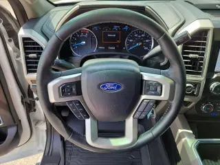 Ford F-250 Super Duty 2020 4x4 Lariat 4dr Crew Cab 6.8 ft. SB Pickup