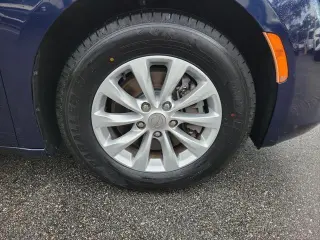 Chrysler Pacifica 2019 Touring L 4dr Mini-Van