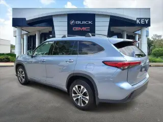 Toyota Highlander 2021 AWD XLE 4dr SUV