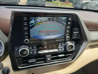 Toyota Highlander 2021 AWD XLE 4dr SUV