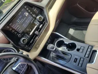 Toyota Highlander 2021 AWD XLE 4dr SUV