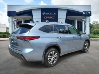 Toyota Highlander 2021 AWD XLE 4dr SUV