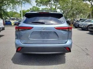 Toyota Highlander 2021 AWD XLE 4dr SUV